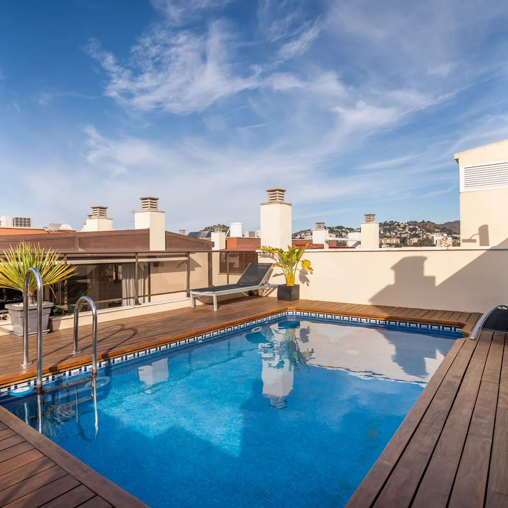 Teatinos apartment - rooftop pool